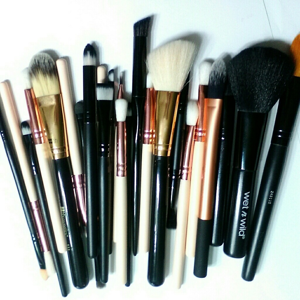 Set of 30 Unused Makeup Brushes